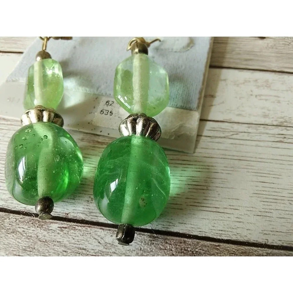 Vintage New Old Stock Etcetera Green Beaded Glass Earrings - Picture 2 of 4